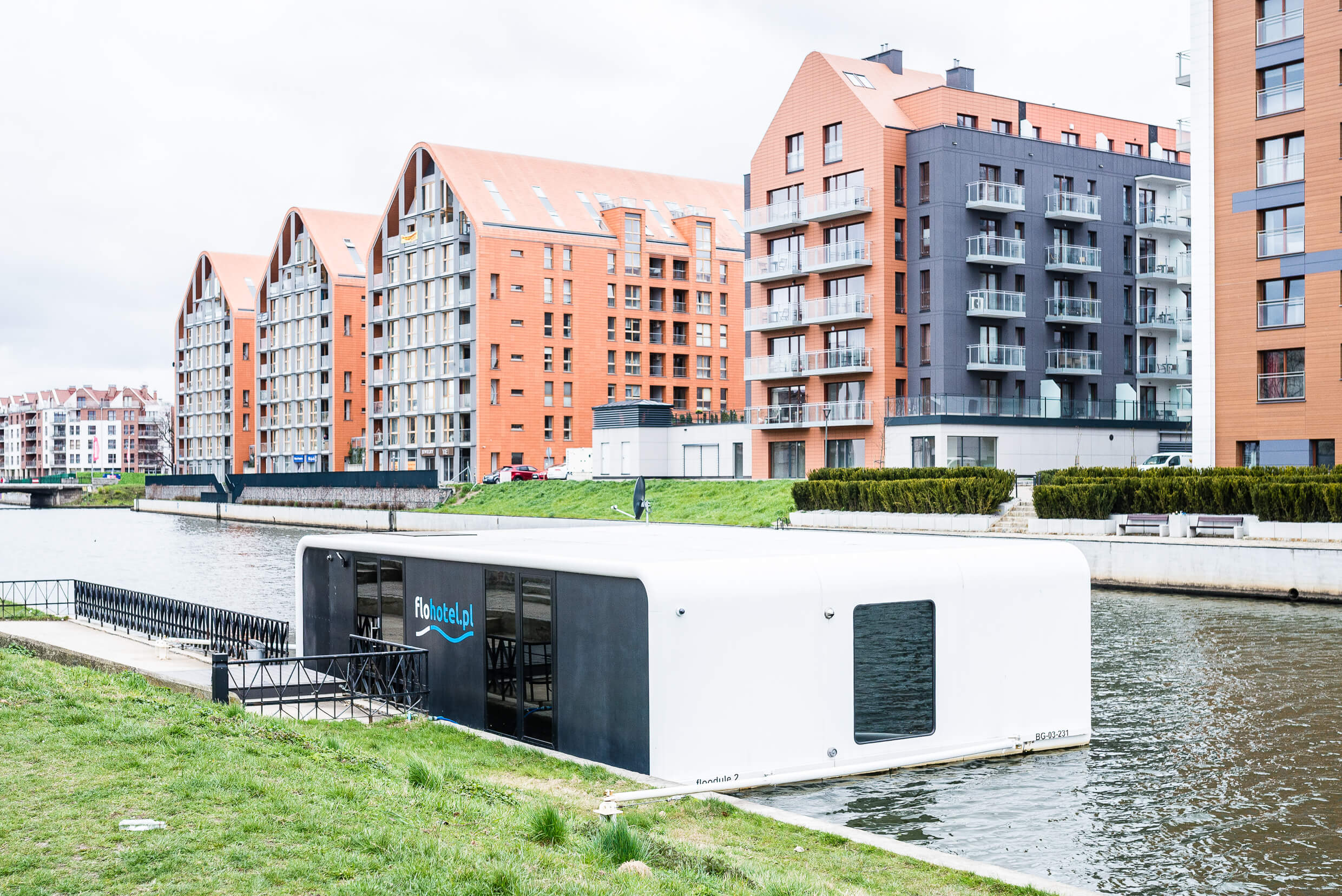LUK 4884 - Flohotel – futurystyczny hotel na wodzie