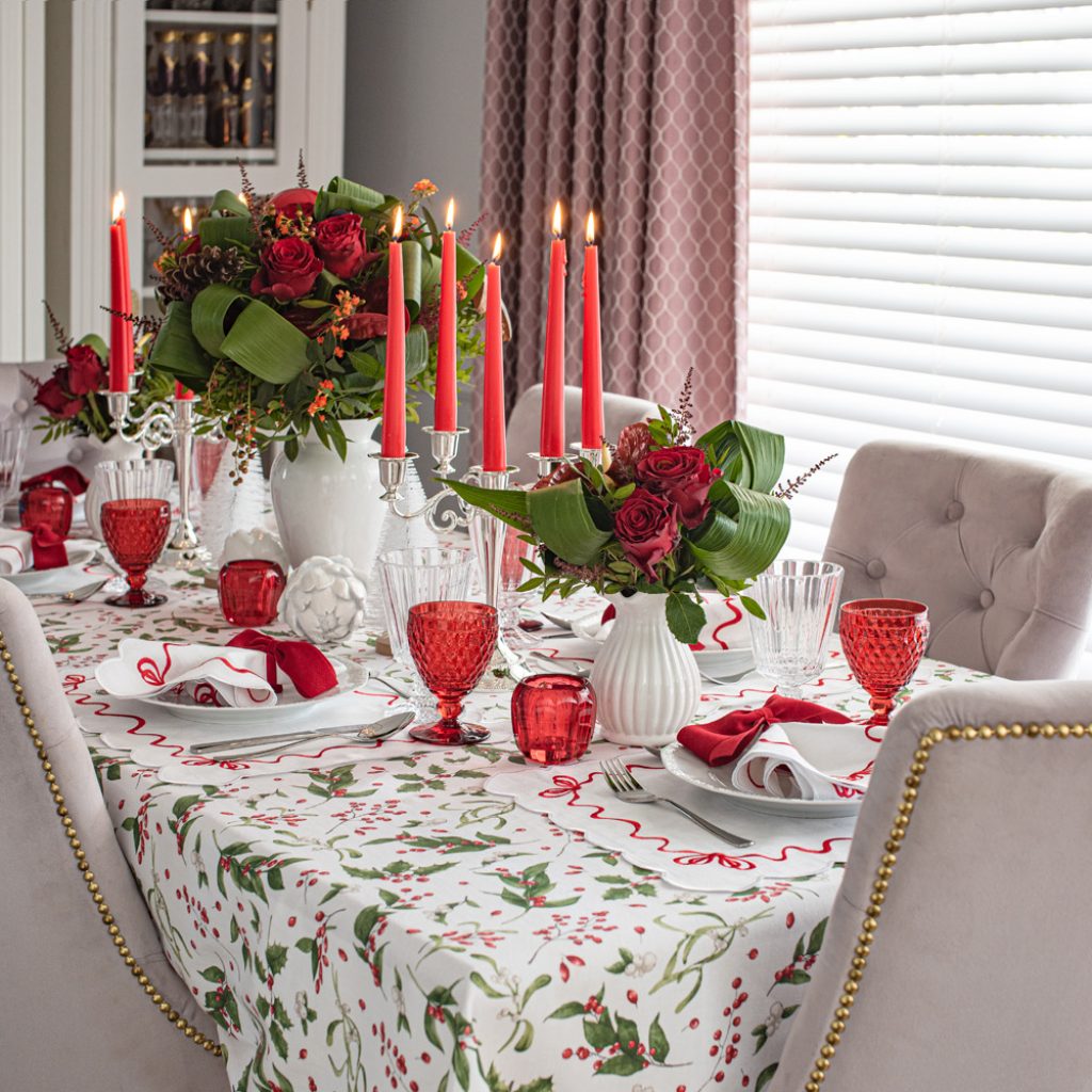 Stól Very Merry Christmas 1 prostokąt.mini  1024x1024 - <strong>Pełen blasku świąteczny stół w aranżacji Roseberry Home</strong>