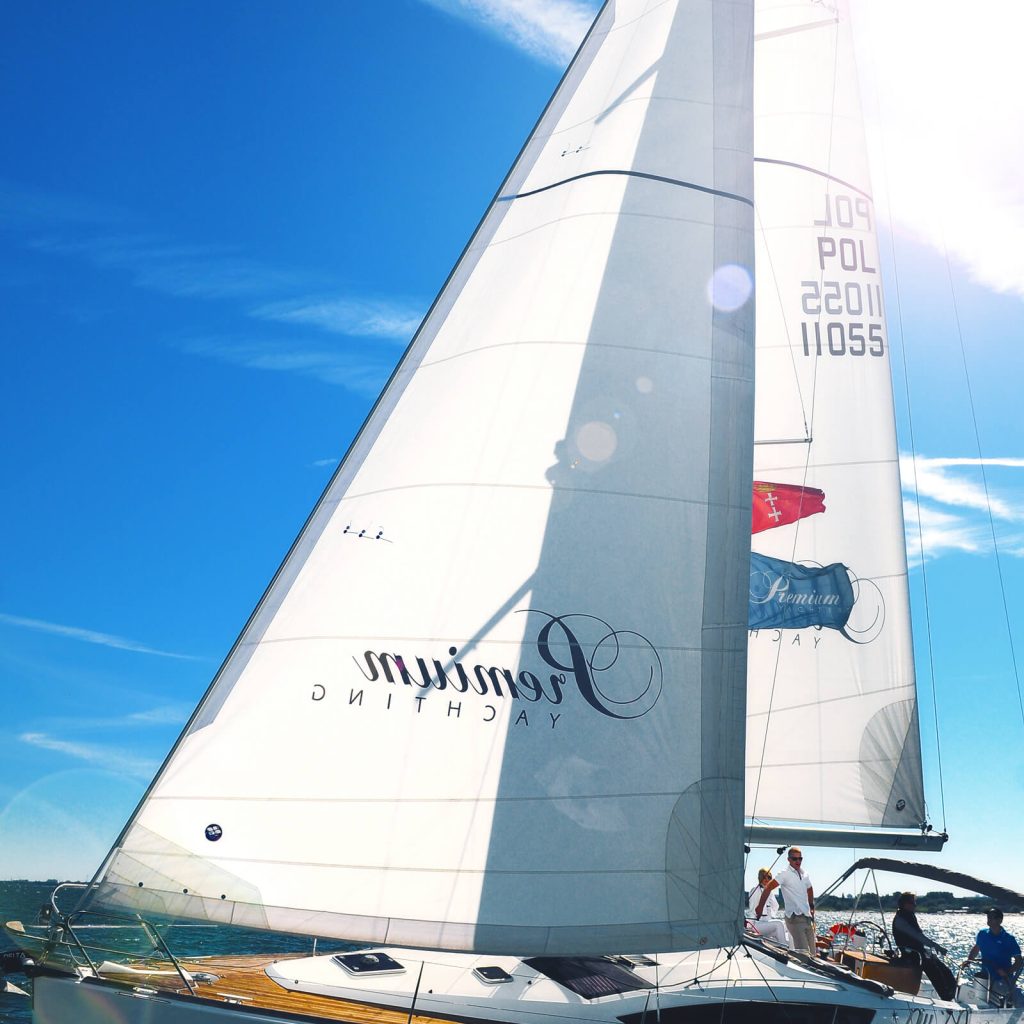 premium yachting 1 1024x1024 - Premium Yachting - morska przygoda w luksusowych warunkach